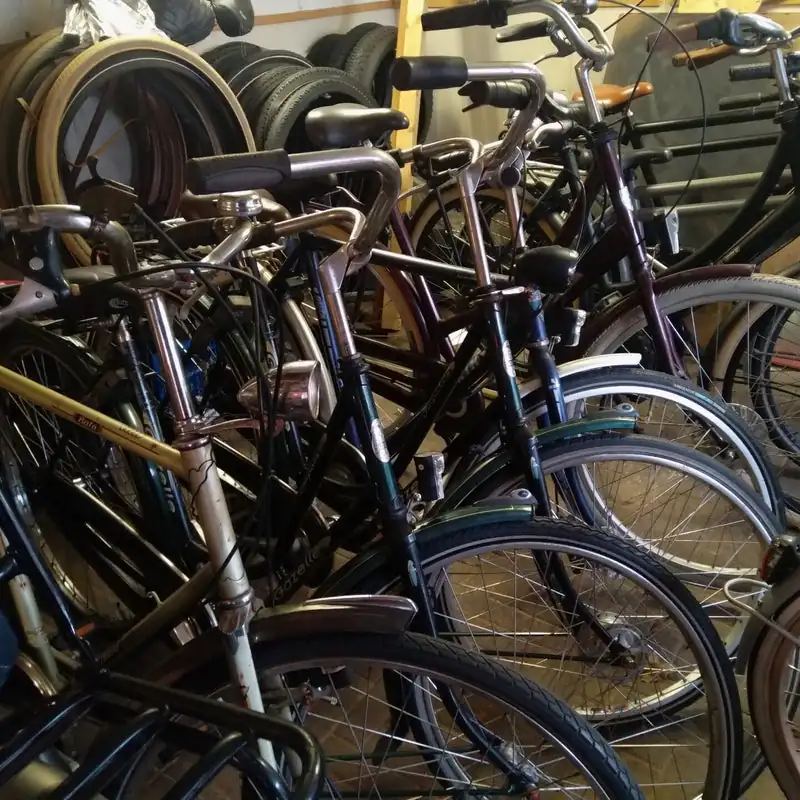 Fietsen beschikbaar in de winkel
